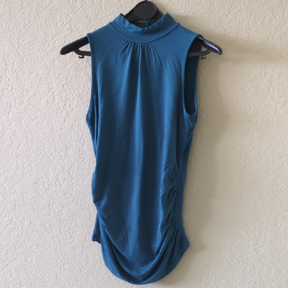 Chic Sleeveless Teal Tank Top